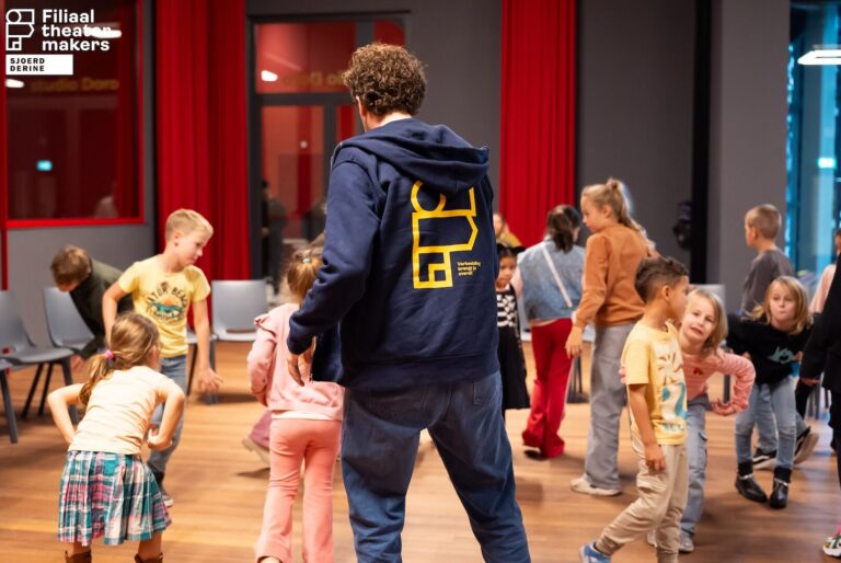 Theaterworkshop 4+ (volwassen/kind) – Docent van Het Filiaal Theatermakers — theater in Houten